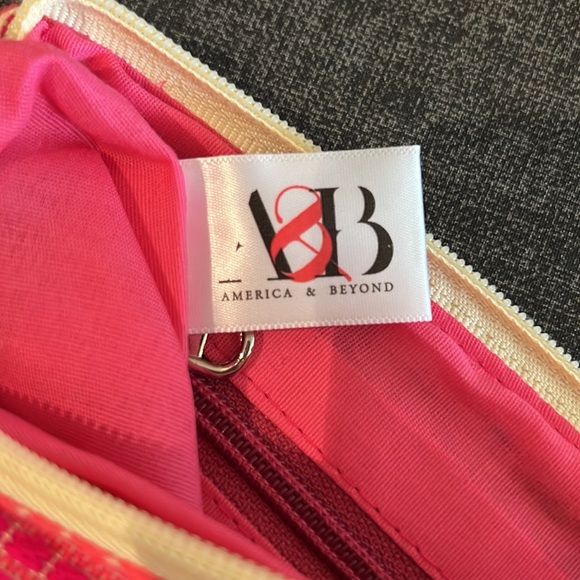 America & Beyond Zipper Pouch (NWT) - Picture 6 of 7
